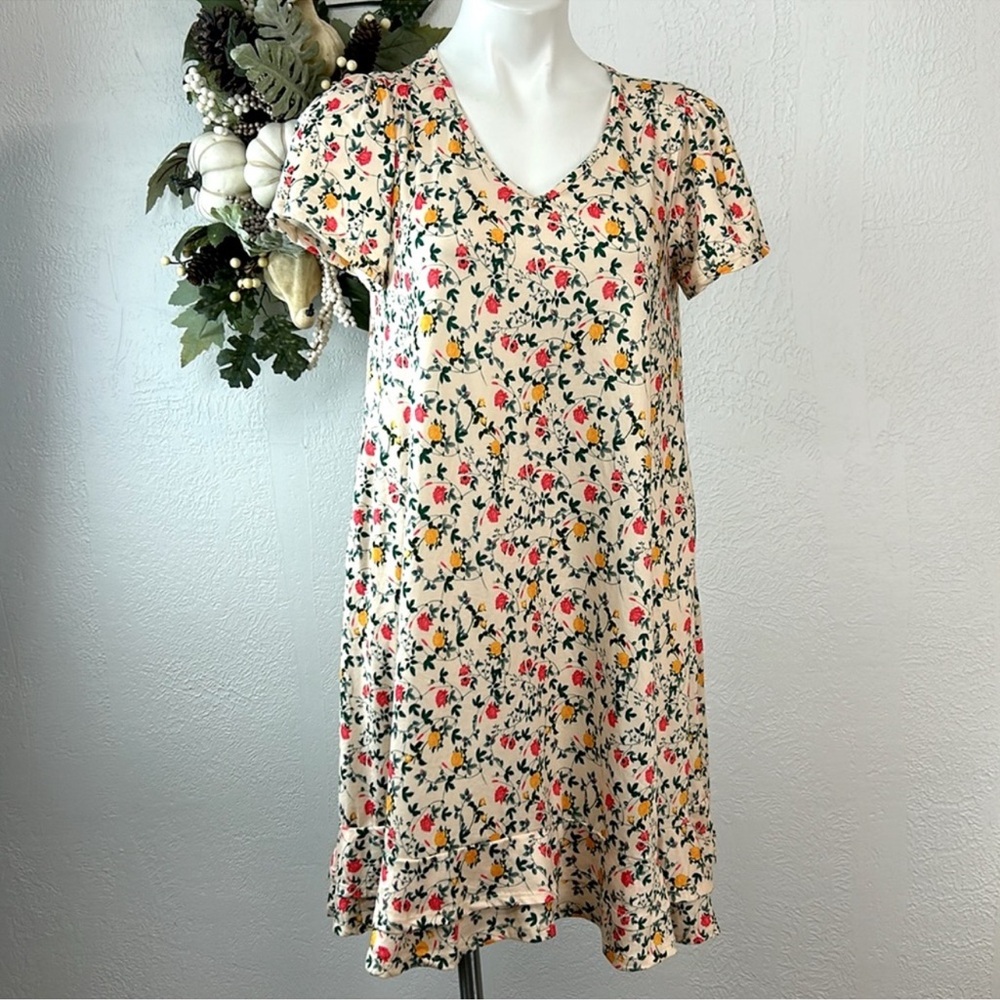Ninexis Follow Me v neck swing dress floral print with ruffled hem. Size M NWT